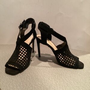 Vince Camuto Black Peveli Kidsue 4”Heels, ankle strap,open weave, open toe, 8.5